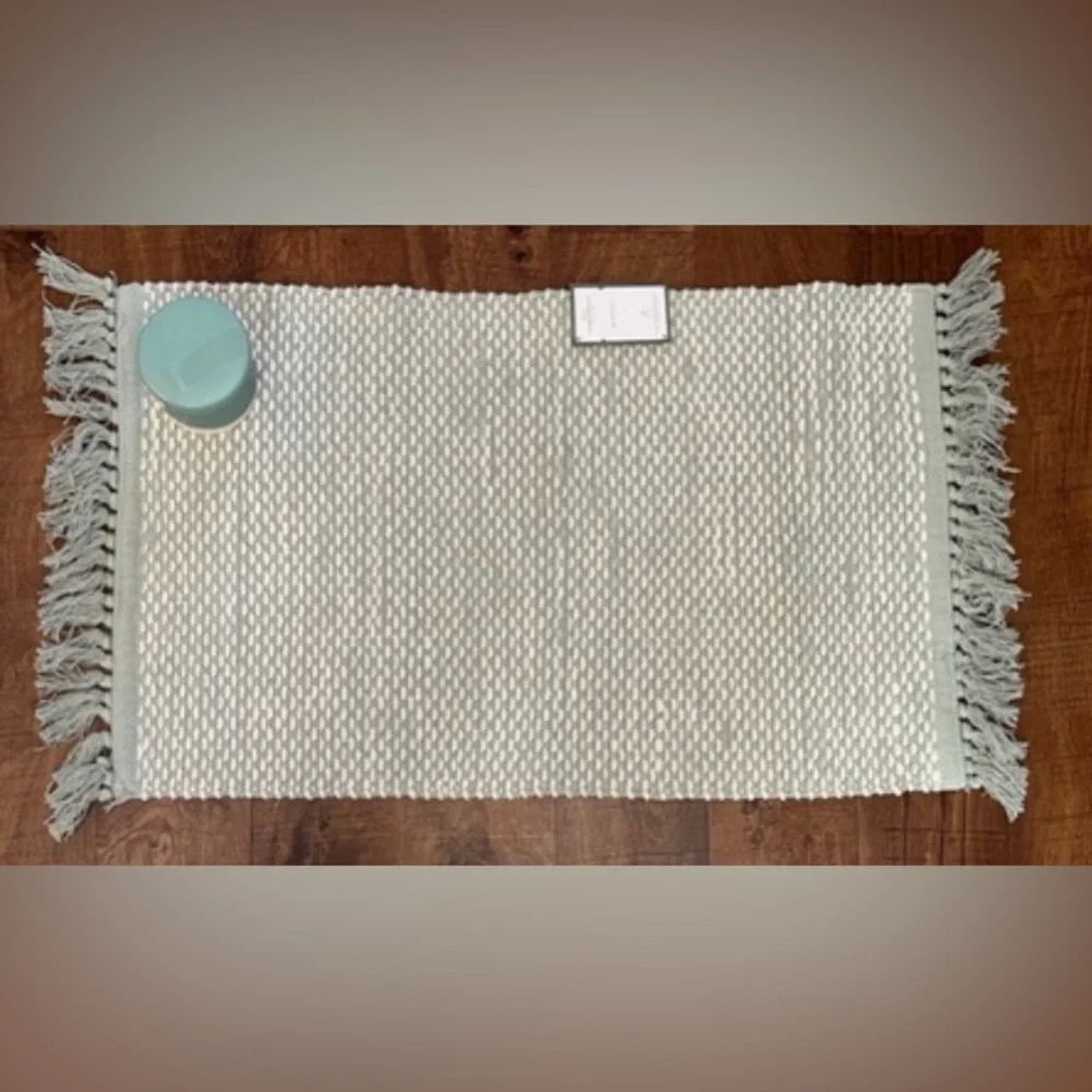 NWT threshold bath rug & matching canister